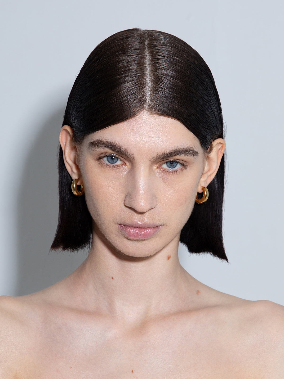 Alaya Medium 18kt Gold-Plated Hoop Earrings - Image 3