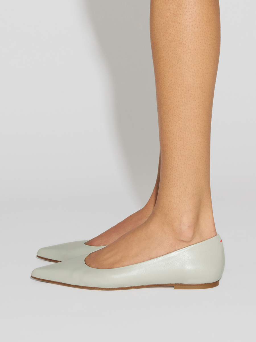 Aeyde | Cassy Pointed-Toe Flats Leather Flats for Women | Cloud Nappa | Pointed Toe | Flat Heel | How to Style