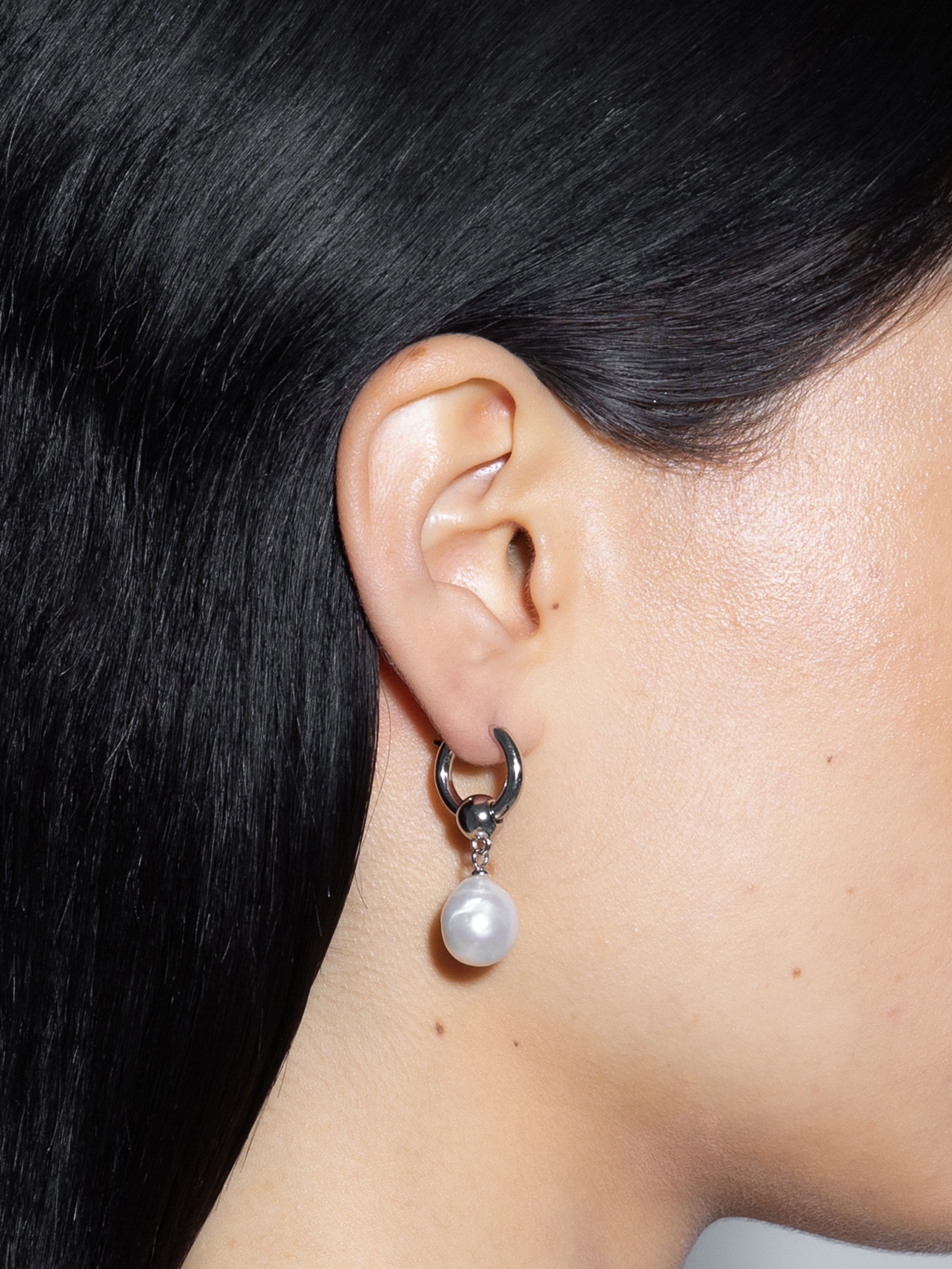 Elvin Pearl and Palladium-Plated Earrings - Image 3
