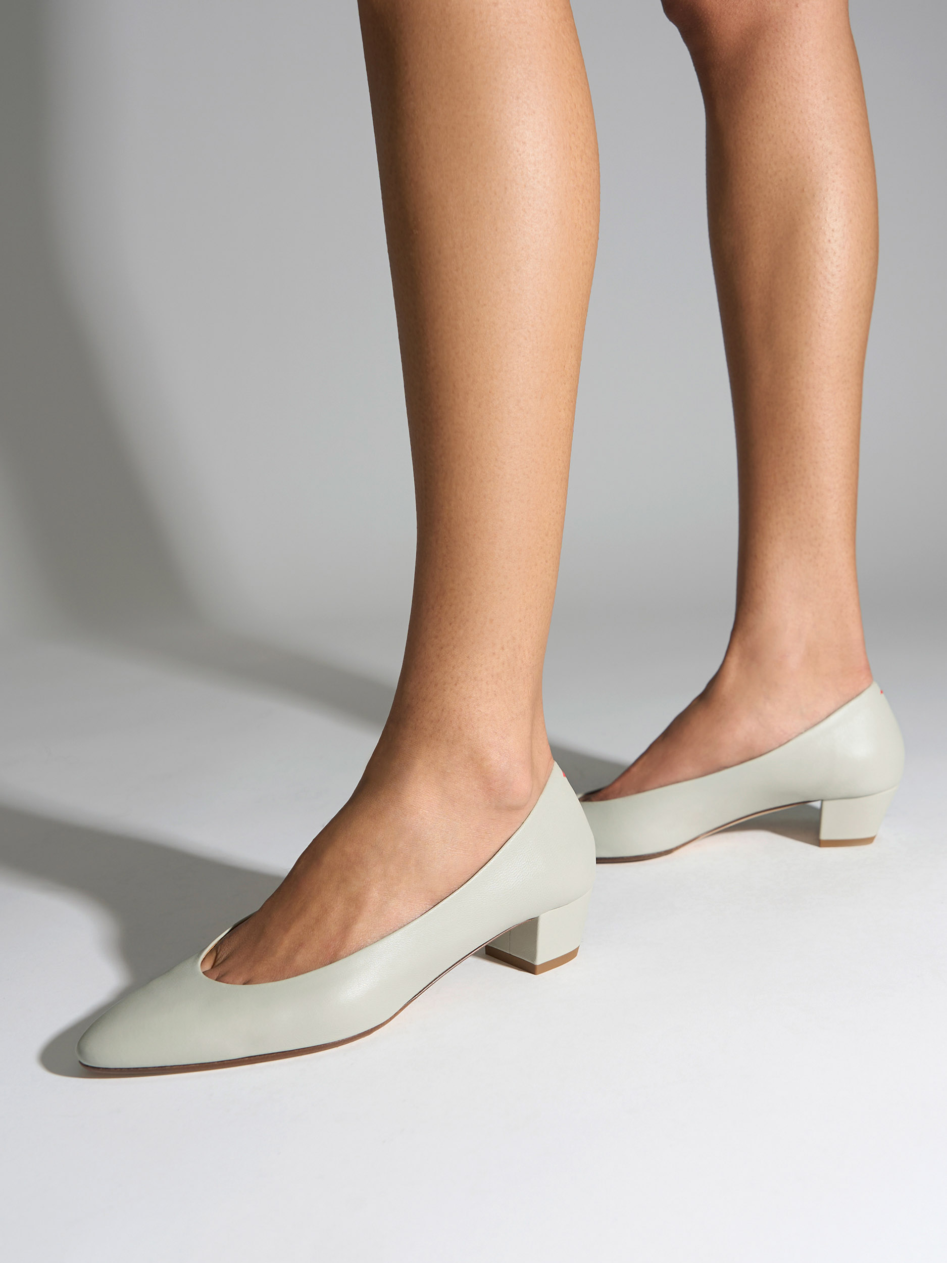 Aeyde | Helia Low-Cut Pumps Leather Pumps for Women | Cloud Nappa | Round Toe | Low Heel | On Feet