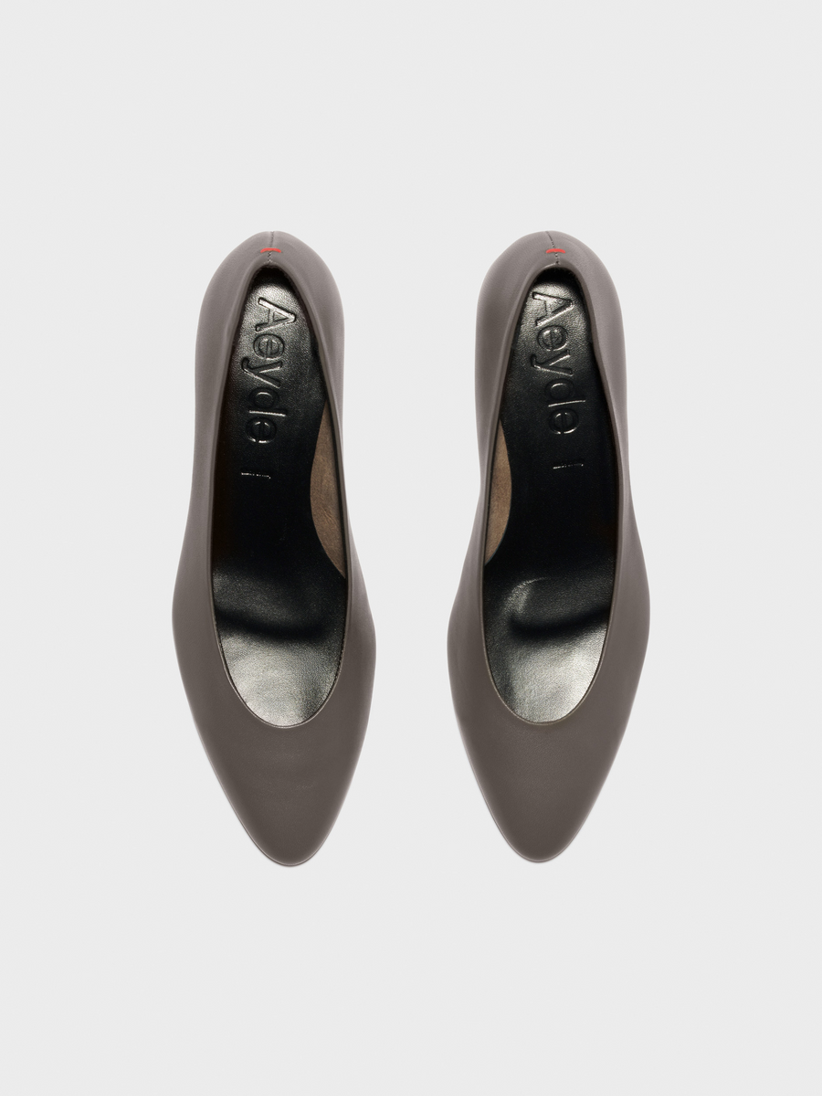 Aeyde | Helia Low-Cut Pumps Leather Pumps for Women | Taupe Nappa | Round Toe | Low Heel | Front View
