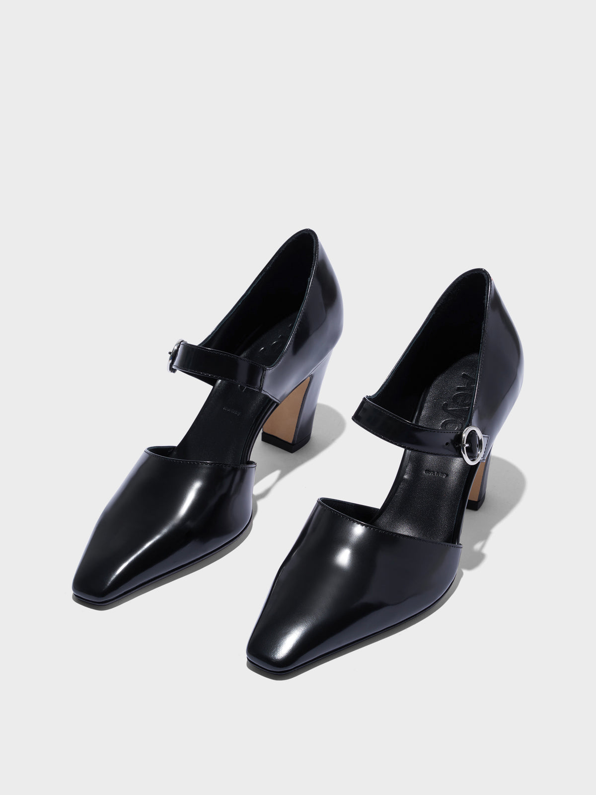 Isidora Mary-Jane Pumps