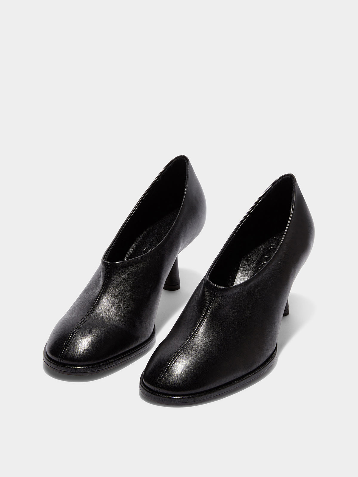 Aeyde | Izzy Leather Pumps Leather Pumps for Women | Black Nappa | Round Toe | Mid Heel | On Feet