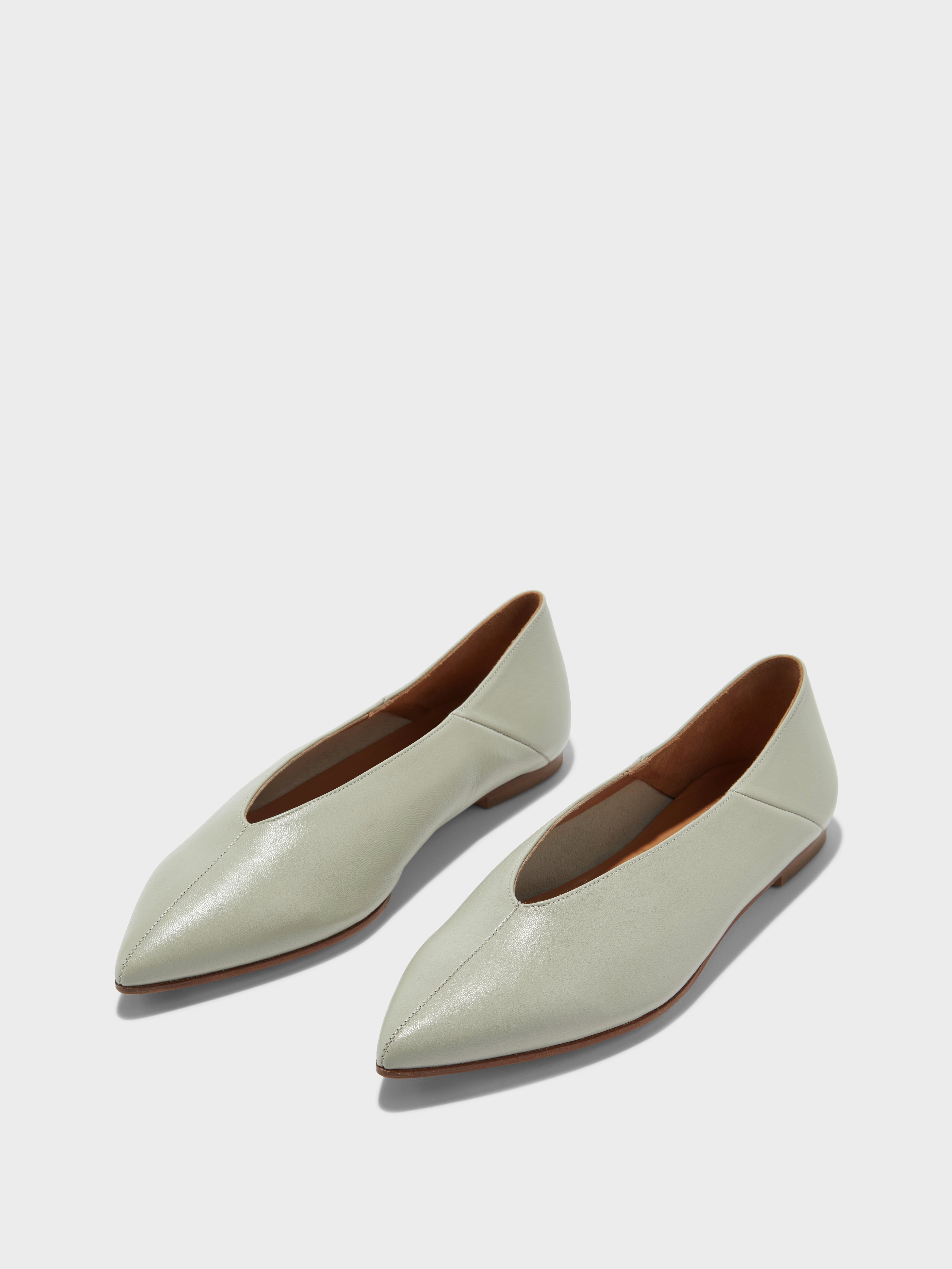 Aeyde | Moa Leather Ballet Flats Leather Flats for Women | Cloud Nappa | Pointed Toe | Flat Heel | On Feet