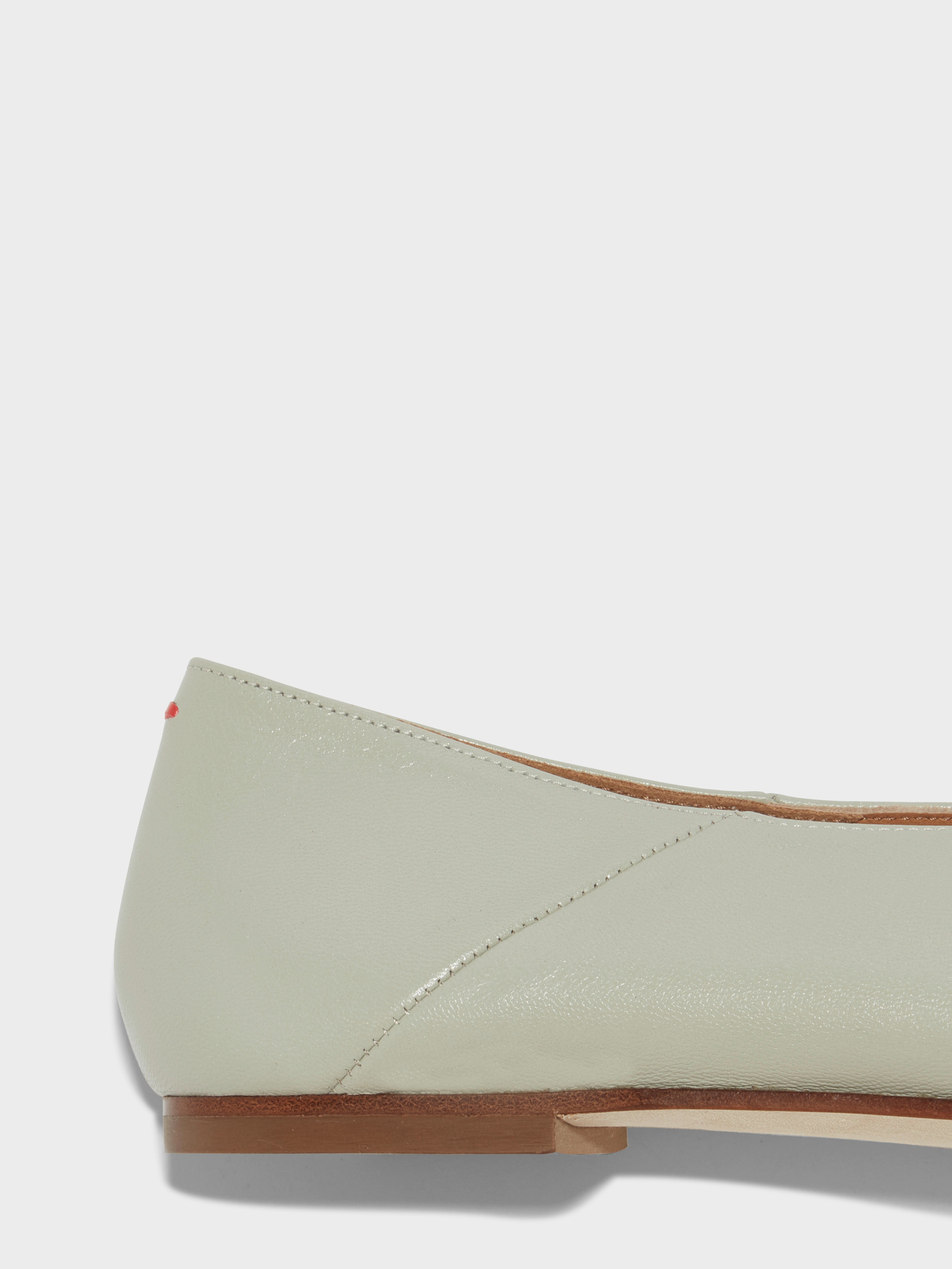 Aeyde | Moa Leather Ballet Flats Leather Flats for Women | Cloud Nappa | Pointed Toe | Flat Heel | Heel Details