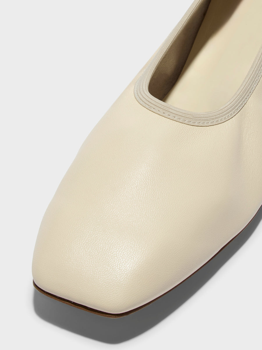 Nomi Ruched Flats