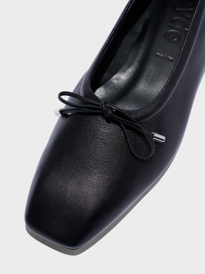 Nomi Glove-Fit Flats