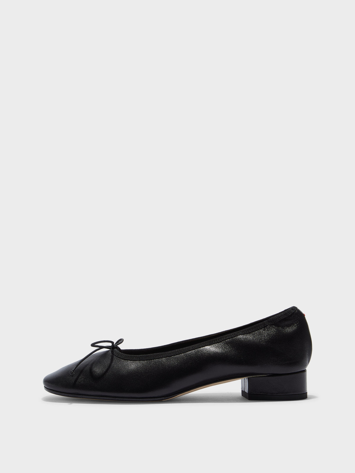 Onda Round-Toe Ballet Flats