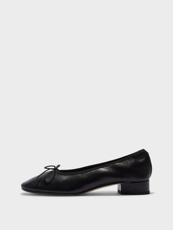 Onda Round-Toe Ballet Flats