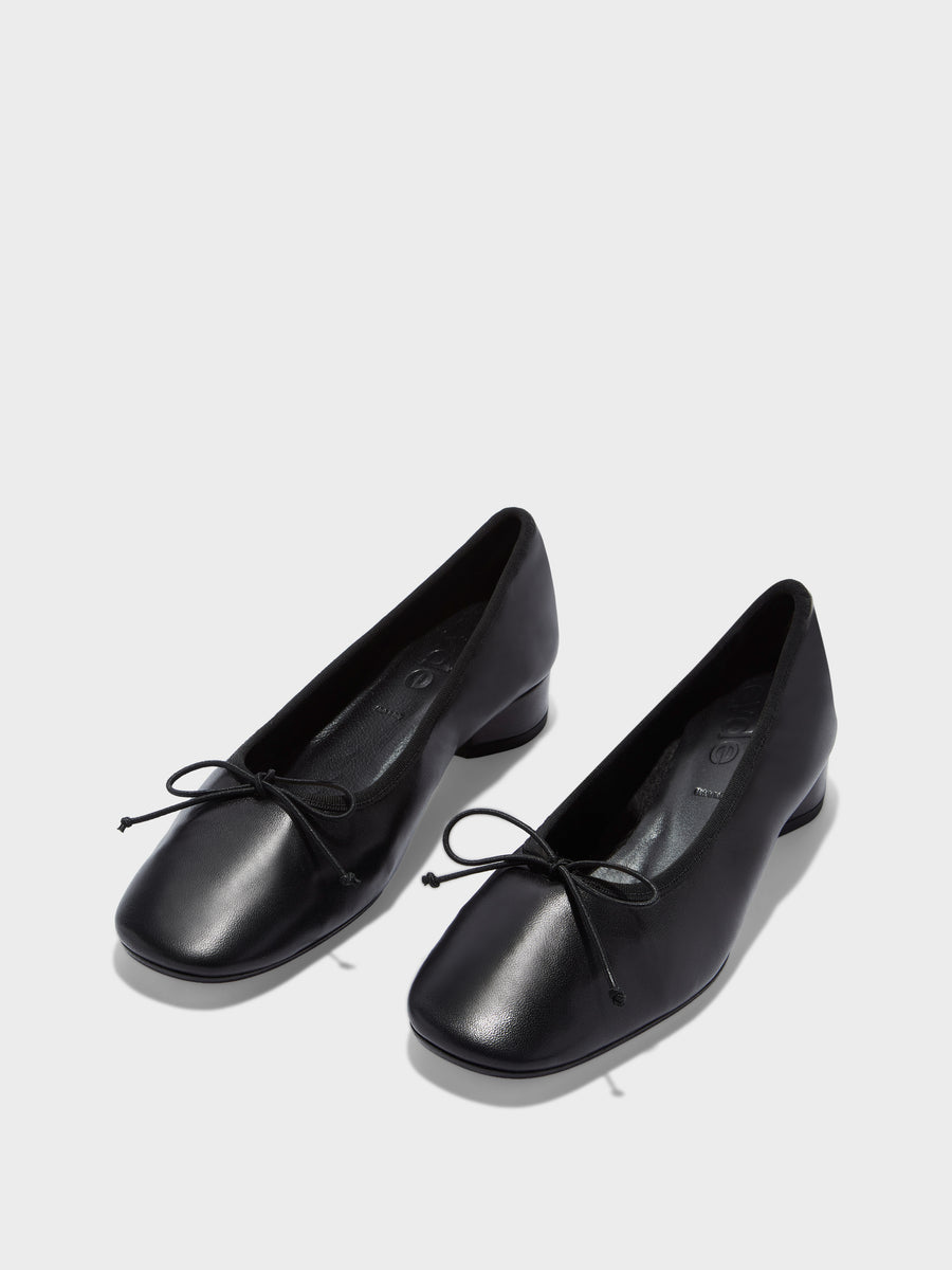 Onda Round-Toe Ballet Flats
