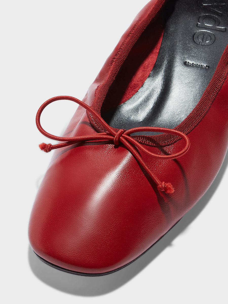 Onda Round-Toe Ballet Flats