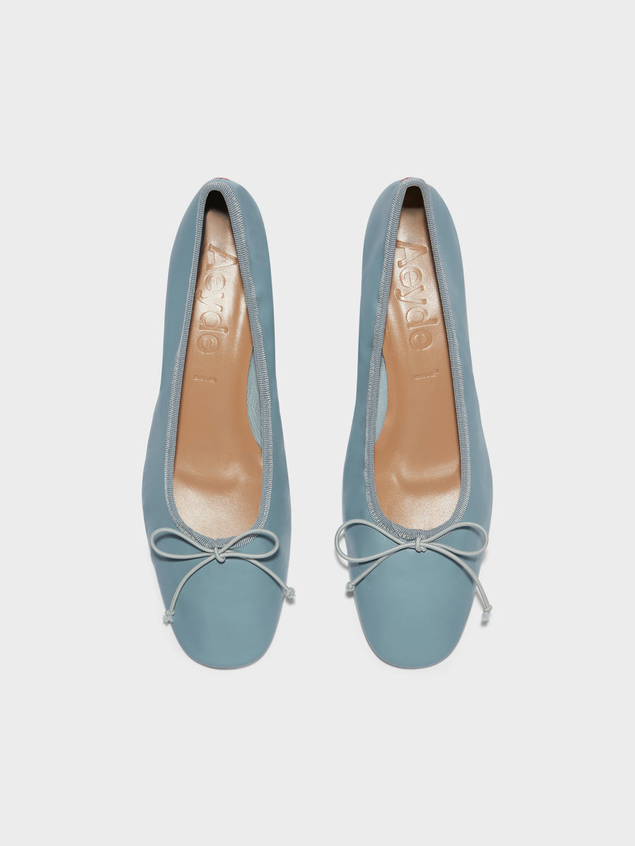 Onda Round-Toe Ballet Flats