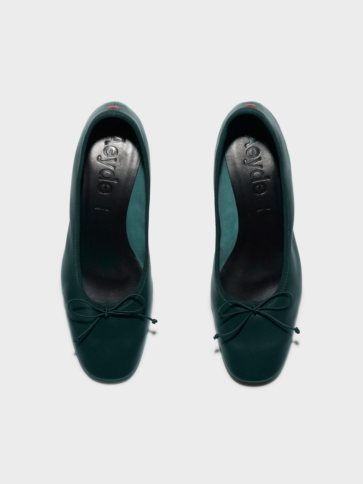 Onda Round-Toe Ballet Flats