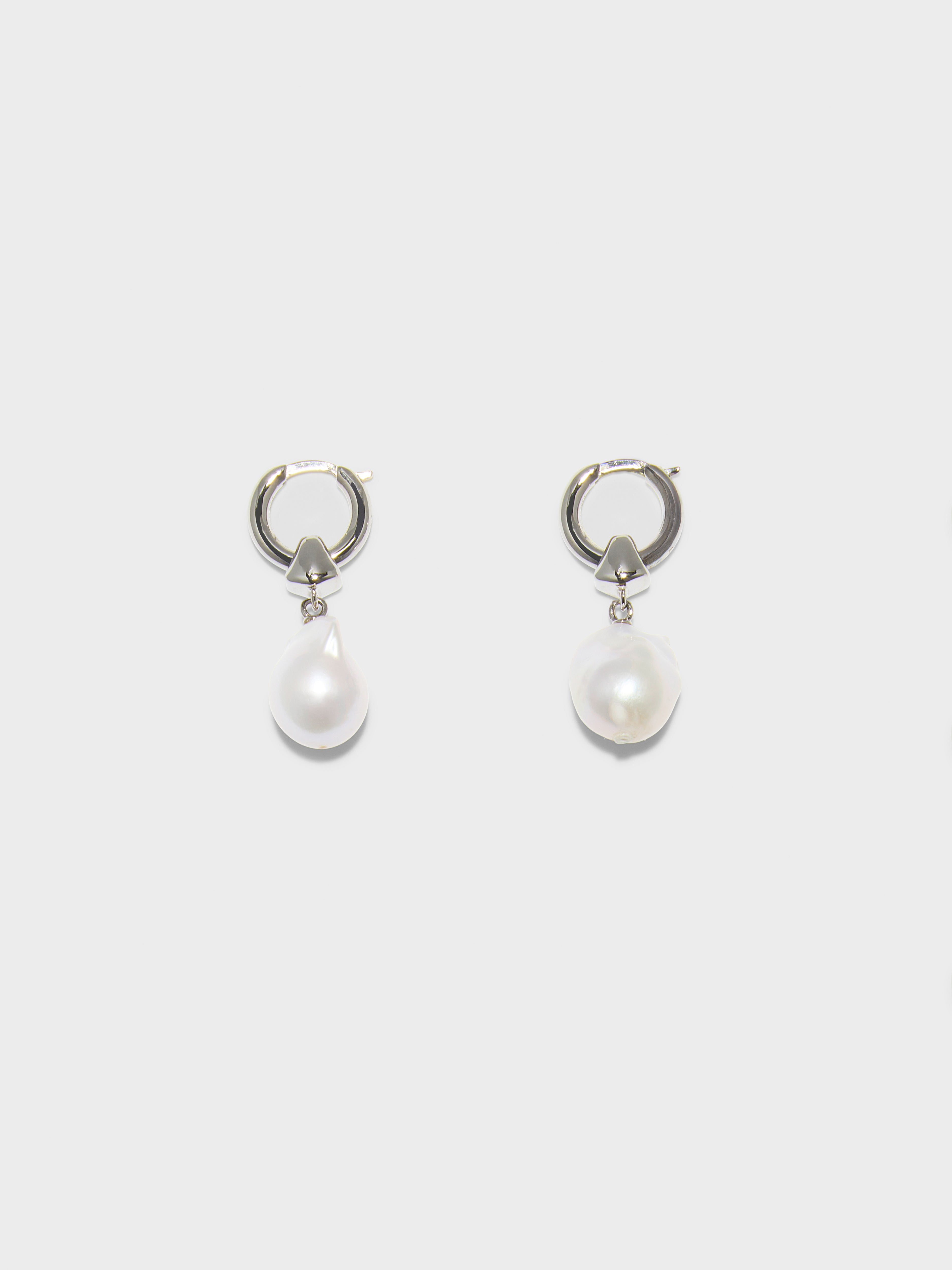 Philo Pearl Earrings - Image 1