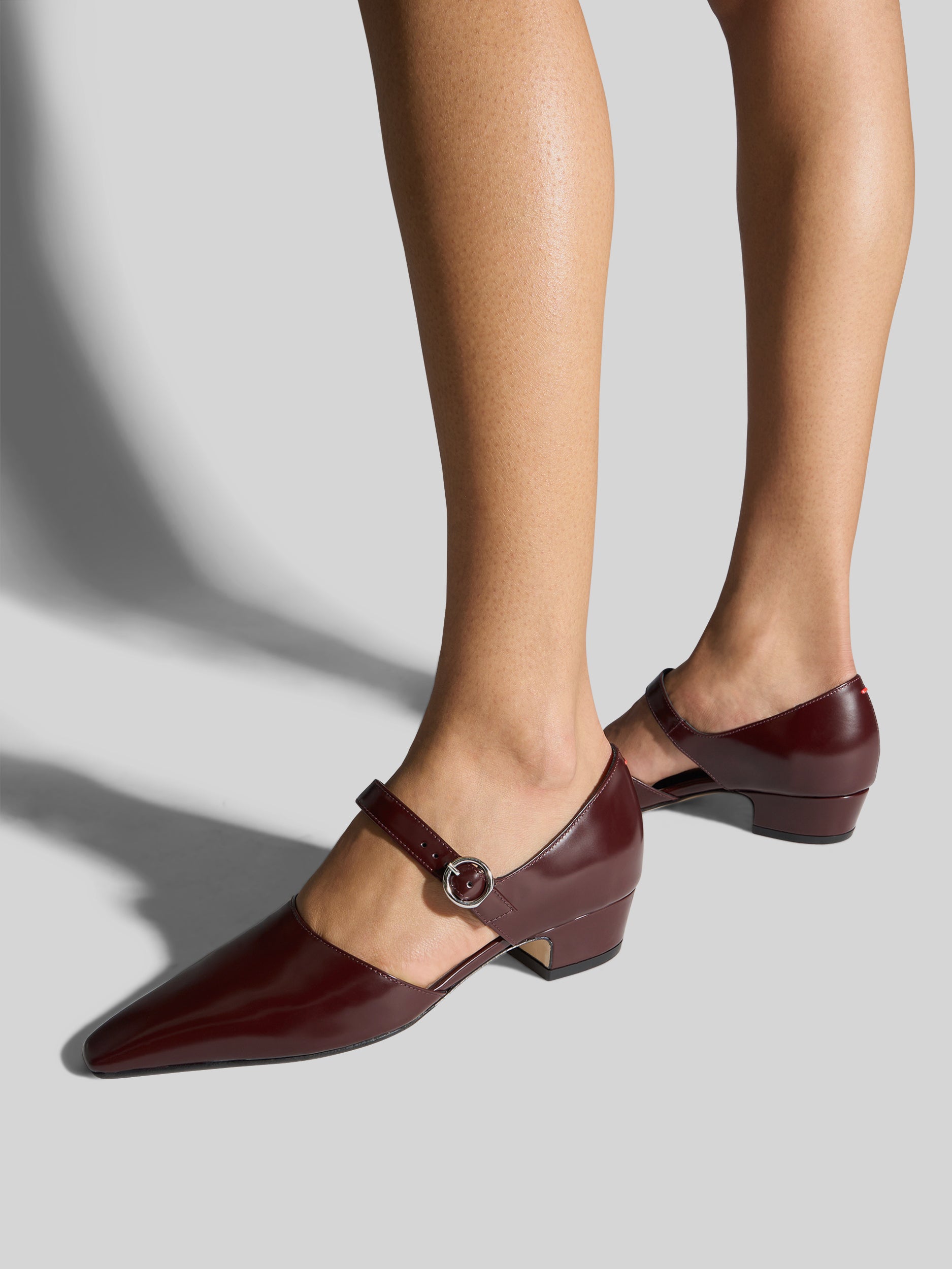 Aeyde | Yara Polido Leather Pumps Leather Pumps for Women | Port Polido | Square Toe | Low Heel | On Feet