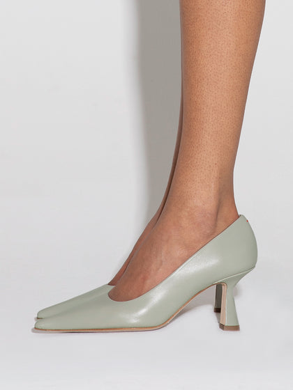 Aeyde | Zandra Leather Pumps Leather Pumps for Women | Cloud Nappa | Pointed Toe | High Heel | How to Style