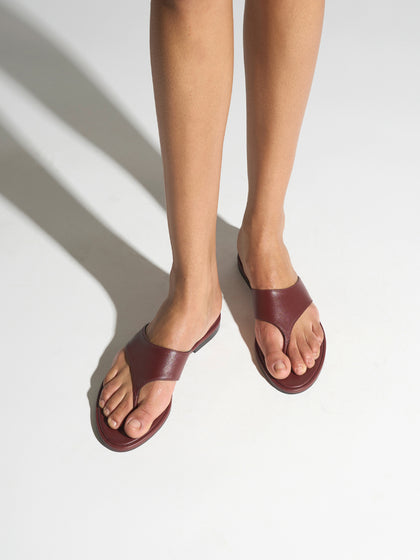 Aeyde | Amaya Leather Flat Sandals for Women | Port Nappa | Round Toe | Flat Heel | On Feet