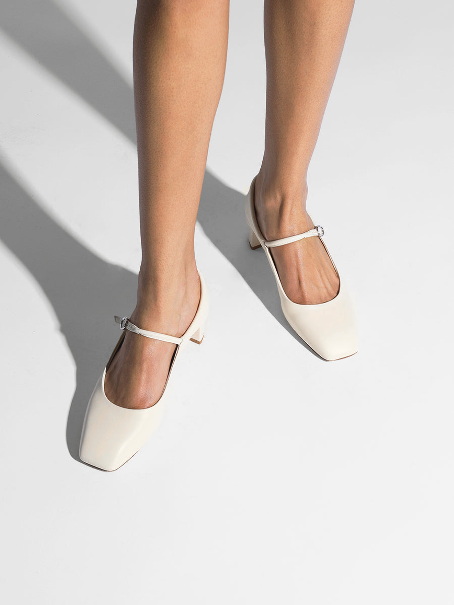 Lina Mary-Jane Pumps