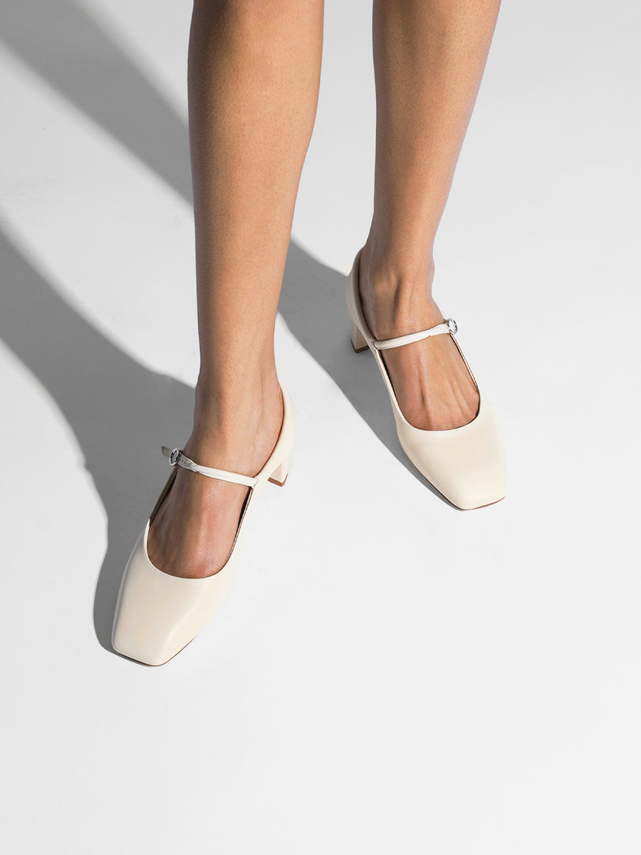 Lina Mary-Jane Pumps
