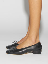Onda Round-Toe Ballet Flats