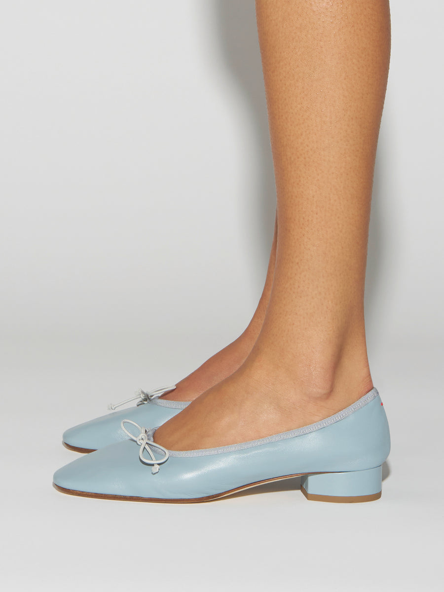 Onda Round-Toe Ballet Flats