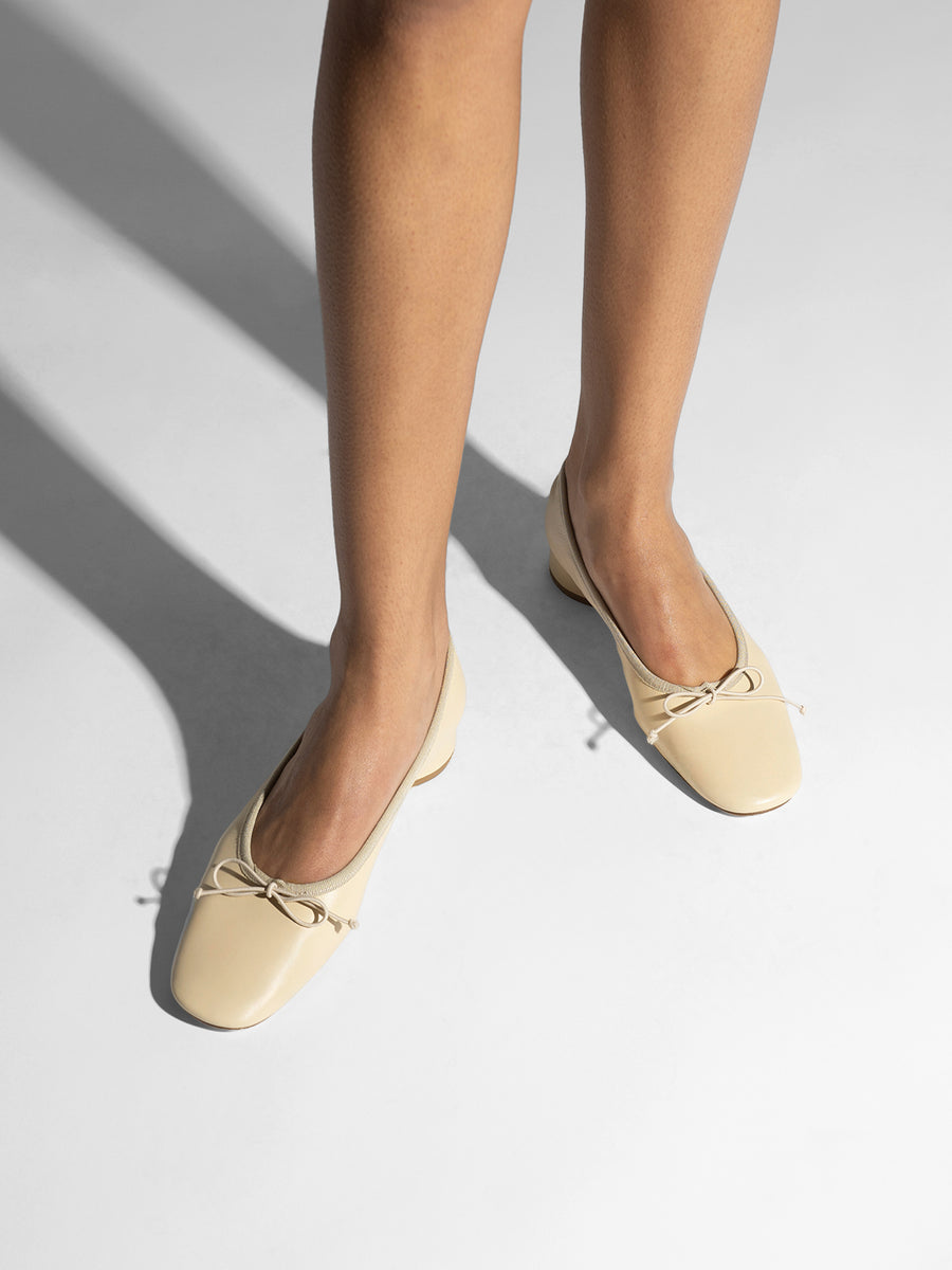 Onda Round-Toe Ballet Flats