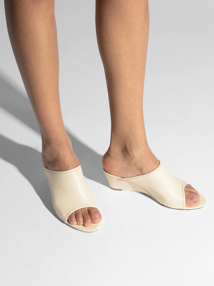 Aeyde | Suzanne Leather Heeled Sandals for Women | Creamy Nappa | Round Toe | Mid Heel | On Feet