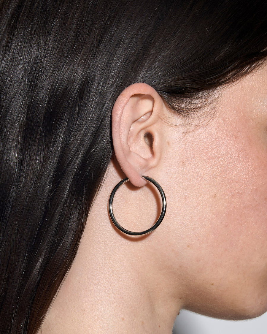 Aeyde | Elona Large Palladium-Plated Hoop Earrings for Women | Luxury Materials | Handmade in Italy | On Model