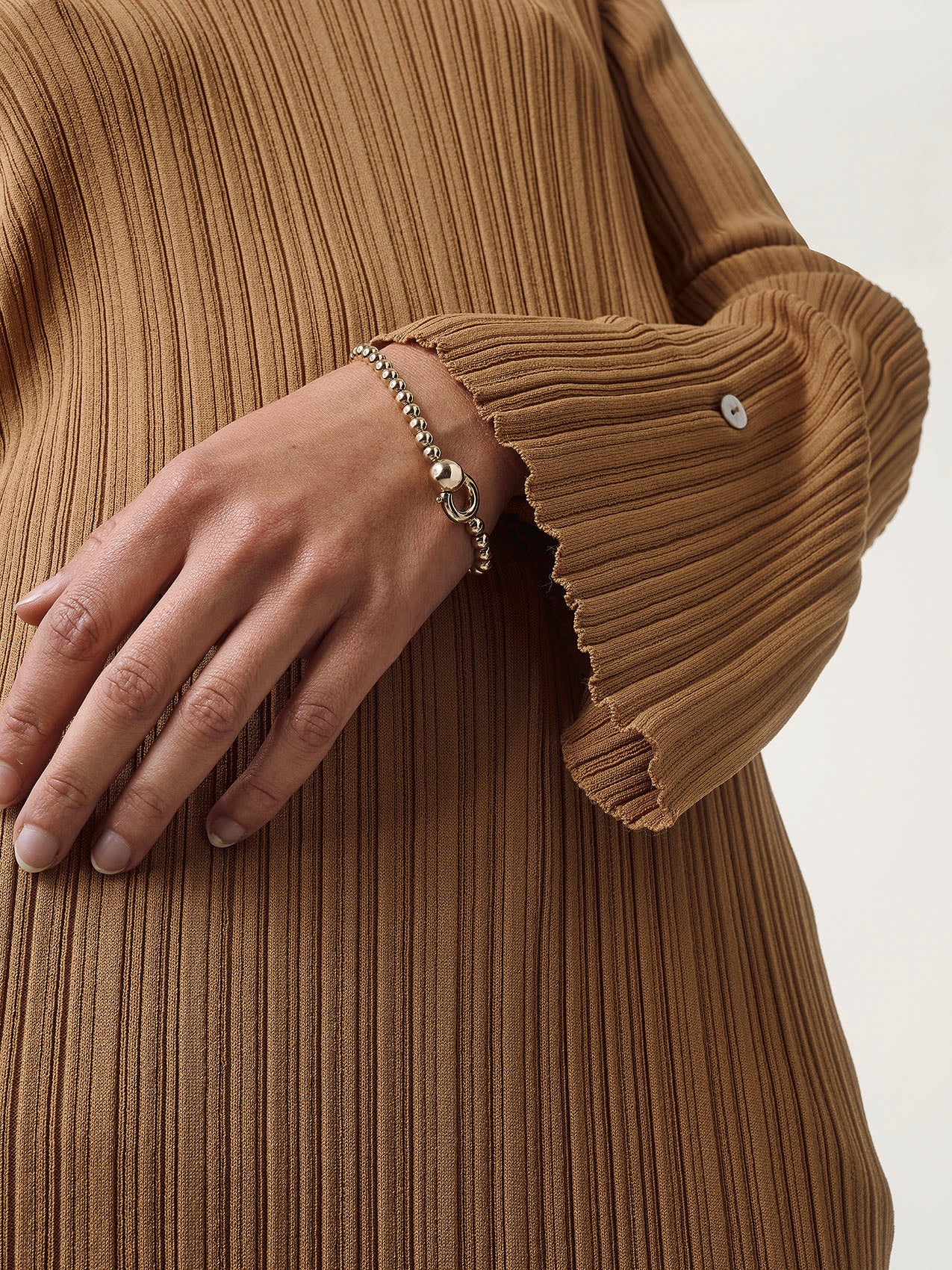 Aeyde | Sasha Ball Chain 18kt Gold-Plated Bracelet for Women | Luxury Materials | Handmade in Italy | How to Style